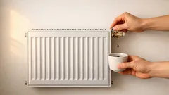 Heizkörper wird nicht richtig warm? So erkennst du Luft, Schlamm und Magnetit im System