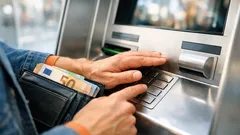 Geldautomat sicher nutzen: Der einfache Handgriff, der deine PIN vor Betrügern schützt