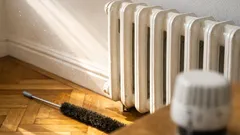 Heizkörper reinigen: mit 10 Minuten Aufwand mehr Wärme und weniger Heizkosten