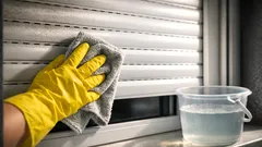 Rollläden reinigen: so werden Lamellen schnell wieder weiß – mit wenig Aufwand