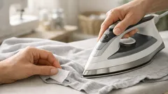 Loch im T-Shirt reparieren ohne Nähen: der Bügeltrick mit Vlieseline in 5 Minuten